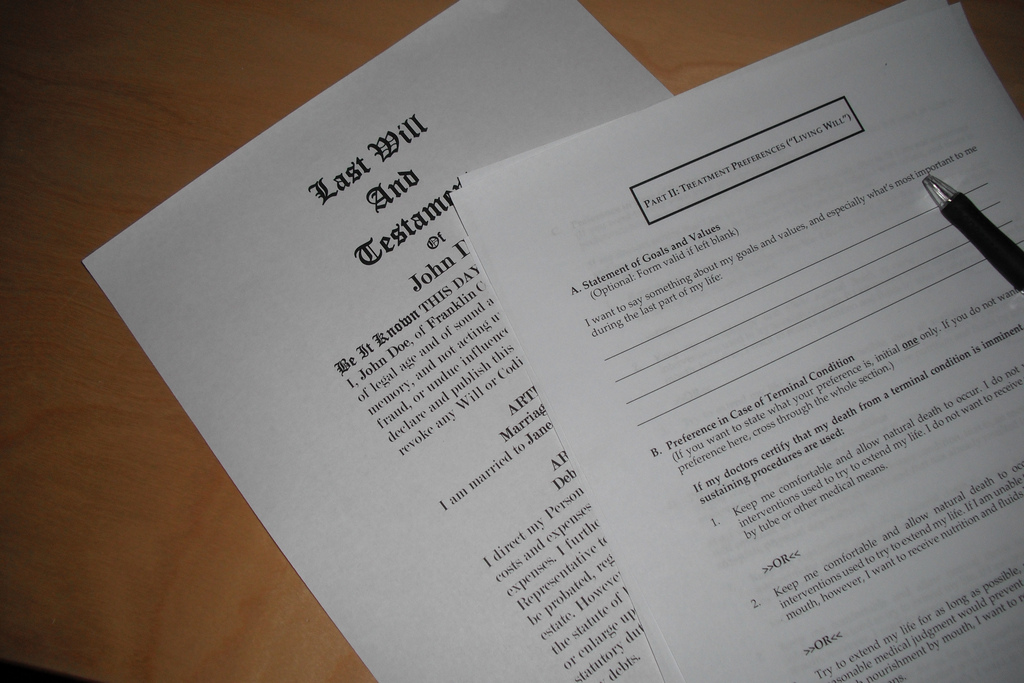 How to Choose Between a Will and a Living Trust in Wisconsin